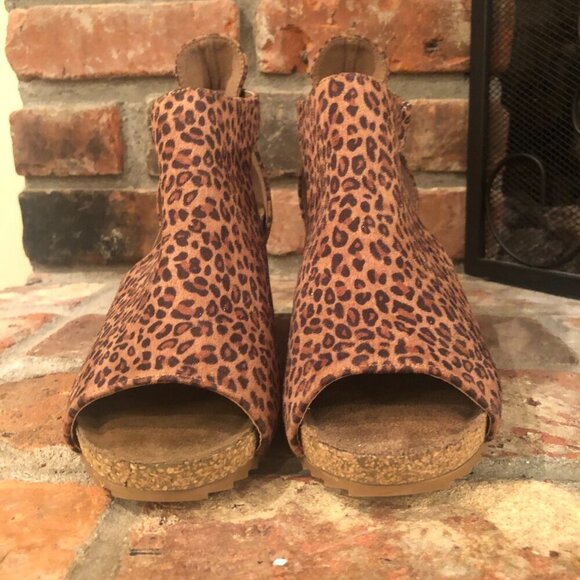BOUTIQUE BY CORKYS SHOES SZ 8 SUNBURST LEOPARD WEDGE SANDAL ANIMAL PRINT - Picture 6 of 8